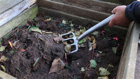 Wie man Kompost für Ihren Garten herstellt